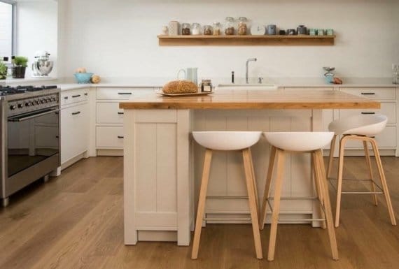 רצפת פרקט מעץ למטבח כפרי