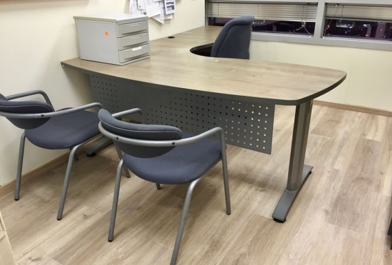 ריצוף פרקט במשרד