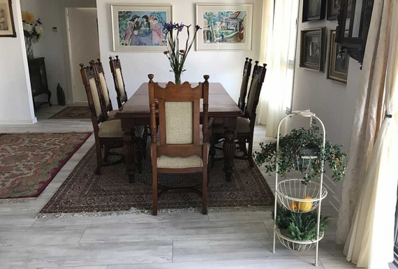 פרקט בהיר בדירה בהוד השרון