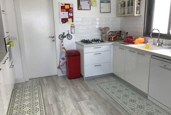 פרקט במטבח בהוד השרון