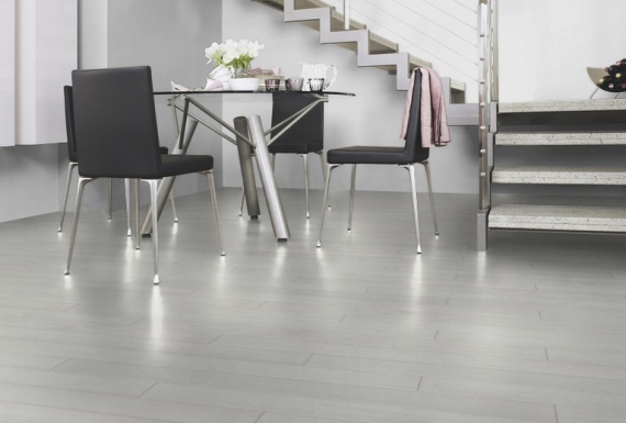 פרקט אפור לבן בפינת אוכל