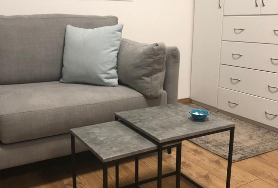 ריצוף פרקט למינציה גרמני בחדר שינה מעוצב